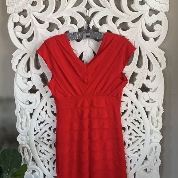 🆕Max Studio BodyCon Ruffle Red Dress - Picture 3 of 9